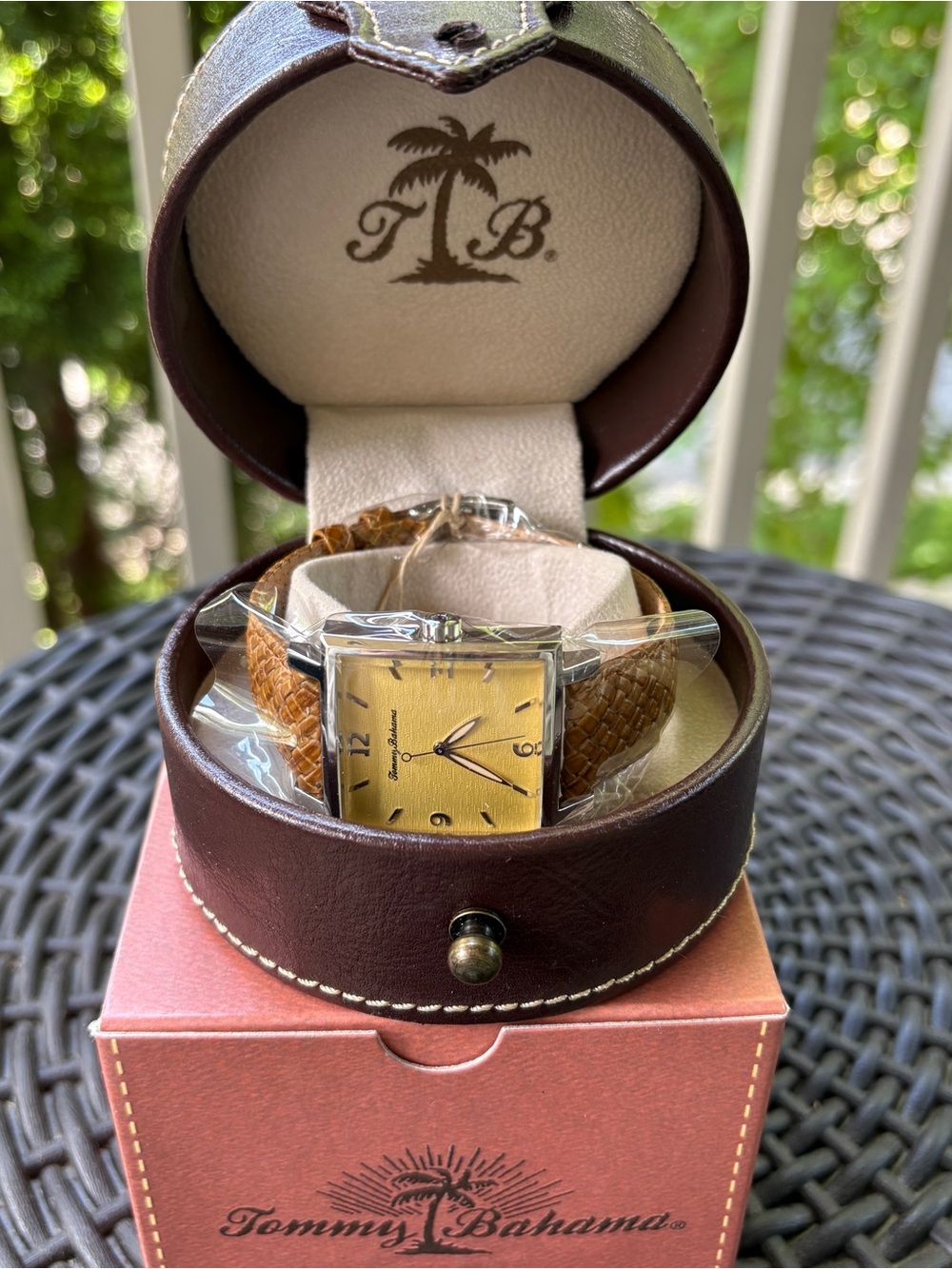 NIB Tommy Bahama Palm TB1000 Men’s Wrist Watch - Picture 12 of 12